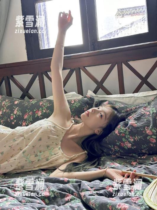 尤蜜荟-lingyu69 尤蜜荟 - 在镜头下的职场荣耀:lingyu69护士的私房美图带你走进真实世界