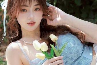 尤蜜荟 – 观看左冰Queen的黑丝写真，领略她在摄影中绽放的独特风采与动人魅力。