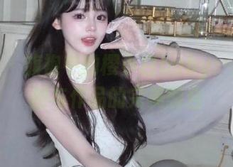 尤蜜荟 – 旗袍中的樱小白baby：探寻原图与作品的完美融合