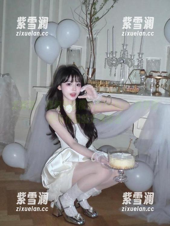 尤蜜荟-樱小白baby 尤蜜荟 - 旗袍中的樱小白baby:探寻原图与作品的完美融合