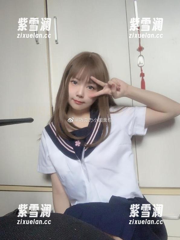 海边的巧克力小圆面包高清写真，捕捉美好瞬间