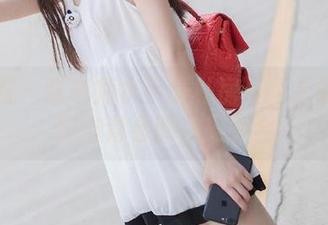 微密圈 – 张老师水手服私房写真原图：优雅与青春的完美融合