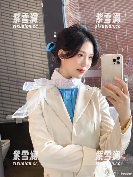 抖娘利世 抖娘利世全套写真作品:女巫主题中的灵动与魅惑