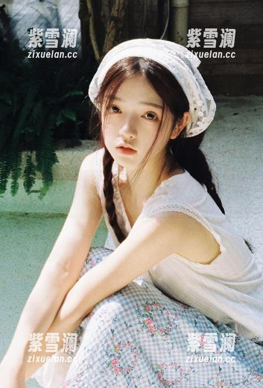 推女神-杨上萱 推女神 - 尽显婀娜身姿:杨上萱泳装写真精选合集分享