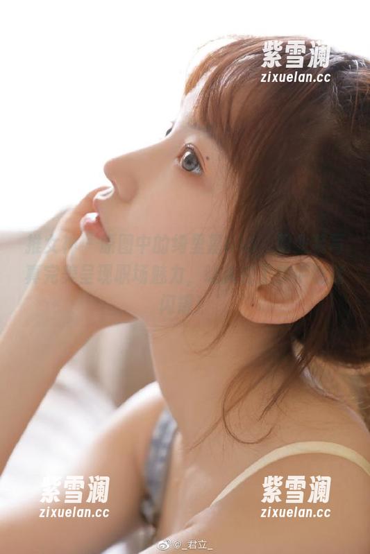 推女神-绮里嘉Ula 推女神 - 原图中的绮里嘉Ula,职业装写真完美呈现职场魅力,让人在工作中也能闪耀!