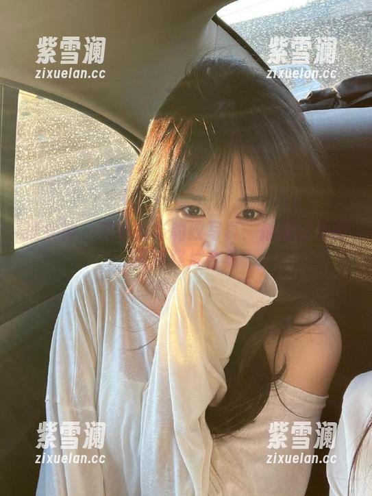 推女神-艾小青 推女神 - 艾小青与豹纹写真:捕捉时光的闪耀照片合集