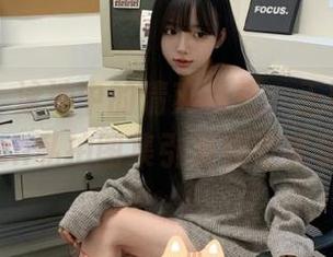星颜社 – 泳池中的清爽诱惑：王婉悠Queen私拍图集引发视觉盛宴