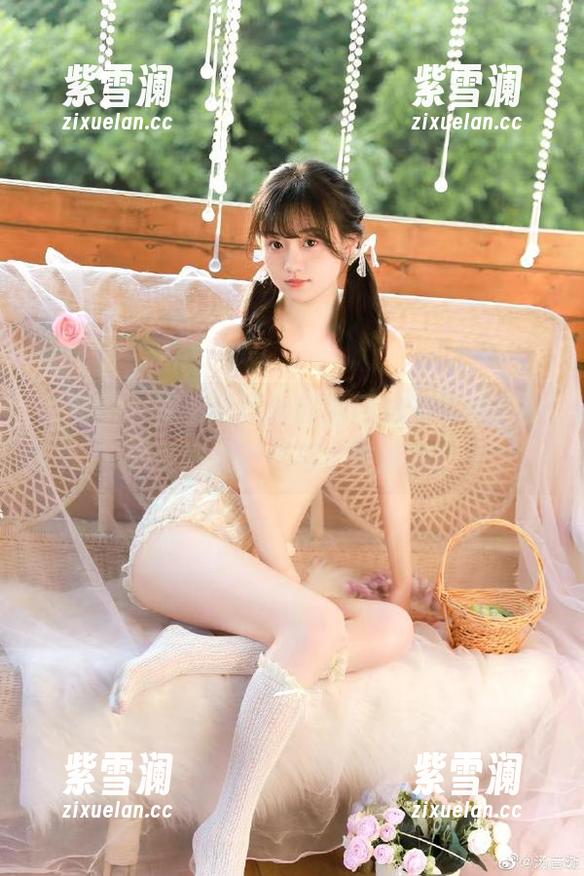 是可馨吖 微密圈 - 探索是可馨吖的网袜写真系列,感受细腻美感与个性魅力!