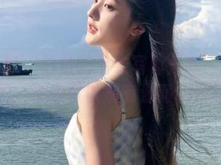 月下摄影 – 恰恰的毛衣写真分享：穿着它们，你也可以拥有温暖的日常