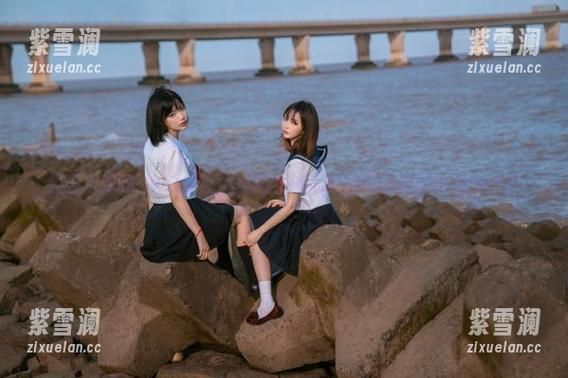 木棉棉OwO 感受木棉棉OwO的私拍风格,泳池美图展示她的时尚与个性