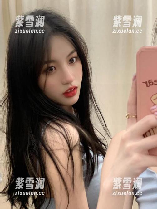 果儿Victoria 微密圈 - 果儿Victoria旅拍壁纸合集:神奇的瞬间,记录每一次心动的美丽旅途中!