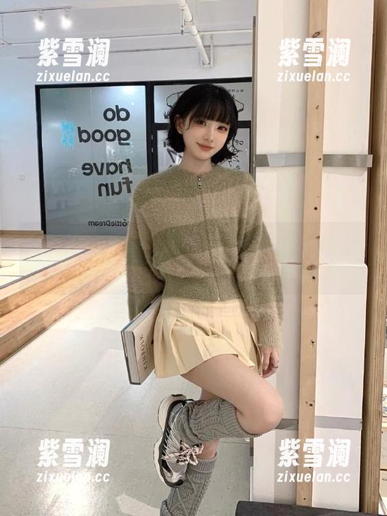 果儿Victoria 微密圈 - 最新果儿Victoria怼拍图册:从自嘲中找到美的真实瞬间