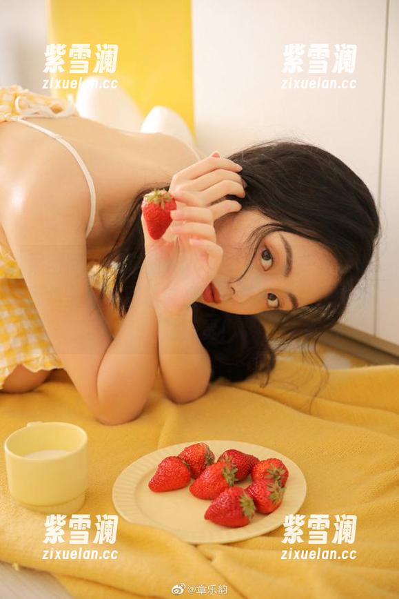 果团网-甜Abby 果团网 - 通过甜Abby女友的镜头,领略那组美图与图包带来的鲜活气息,快来为她点赞!