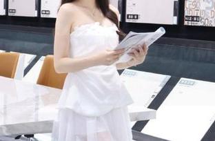 森萝财团最新红色格子裙白丝MM图包，温暖你的心灵