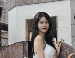 免费下载窗台上的白丝少女合集：森萝财团带你感受艺术之美