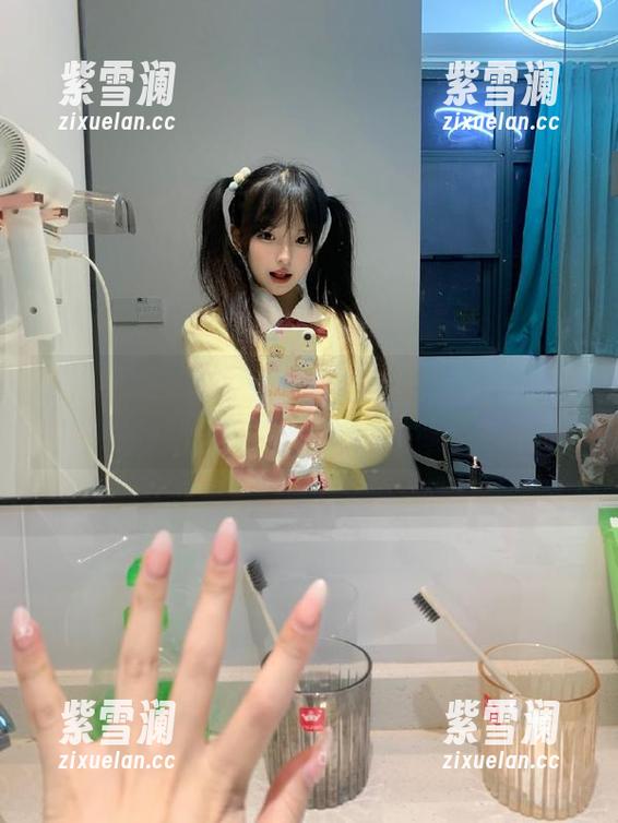 模范学院-桃香子 模范学院 - 桃香子户外写真图库精选:自然与人文的完美结合
