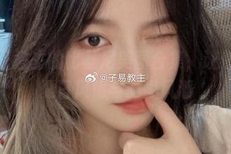 白易子教主的比基尼美图合集，让你领略夏日风情与时尚风潮