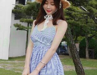 微密圈 – 白龙猫女的复古无弹力咖啡色丝写真合集，让你沉醉在每一张照片中