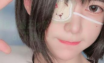 登上眼酱大魔王w的裸足写真殿堂：精彩cos下载让人沉醉其中！