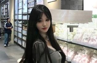 秀人网 – Manuela玛鲁娜的美腿图包合集，带你领略时尚与优雅的完美结合