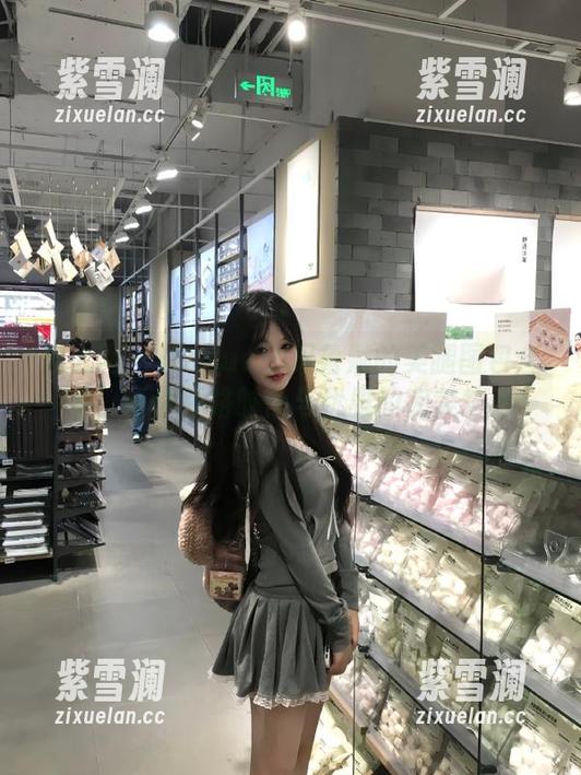 秀人网-Manuela玛鲁娜 秀人网 - Manuela玛鲁娜的美腿图包合集,带你领略时尚与优雅的完美结合