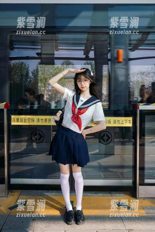 秀人网 - 一探UU阿文眼镜作品的无圣光魅力，博主与摄影的完美结合