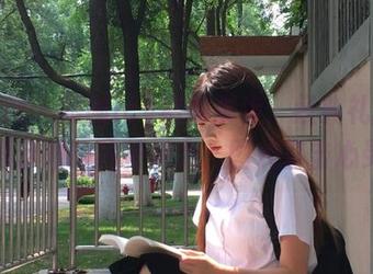 秀人网 – 跟随icy猪的脚步：经典礼服写真揭示她的独特魅力，图片直击心灵！
