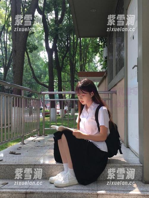 秀人网 - 跟随icy猪的脚步：经典礼服写真揭示她的独特魅力，图片直击心灵！