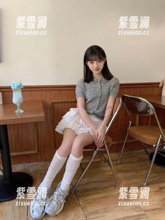 秀人网 - 高清图册：初梦瑶与双马尾的完美邂逅，演绎青春的多彩人生
