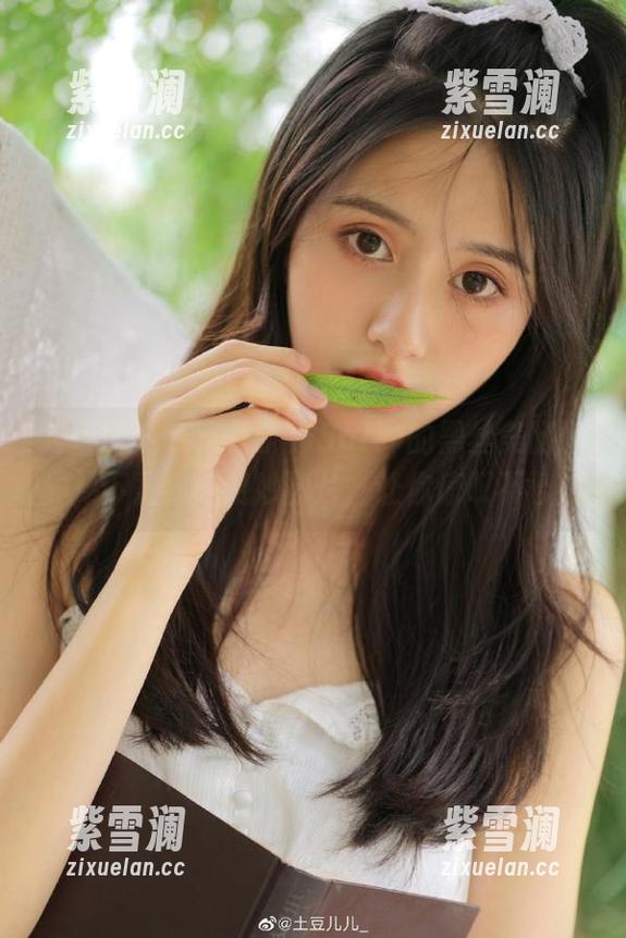 秀人网-周于希Sally 秀人网 - 走进周于希Sally的黑丝美腿世界,下载这些绝妙图片,让你惊叹不已!