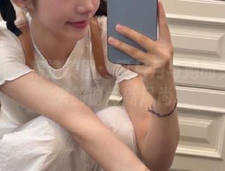 秀人网 – 精选美图：四月月与她的美腿带来的时尚新风尚