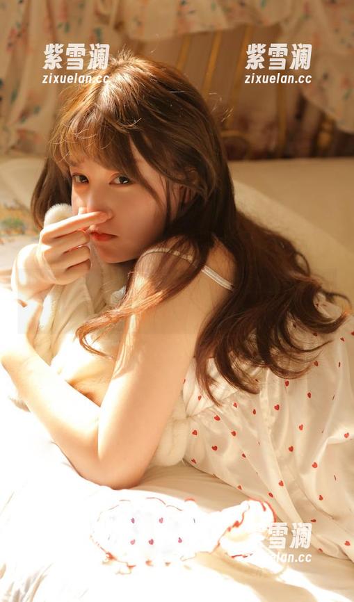 秀人网 - 奈奈Fox的秘书全套图集：她的每个微笑都是故事！
