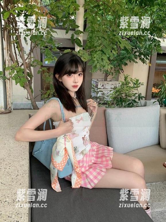 秀人网 - 无圣光，纯粹自然：娜露Selena的户外套图摄影艺术