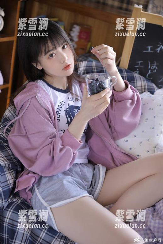 秀人网 - 媃柔rourou黑色主题写真，精美美图带你探索暗夜中的光彩