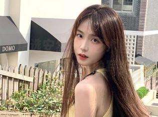 秀人网 – 精选安然居家艺术图库，捕捉家中宁静与温暖的写实美