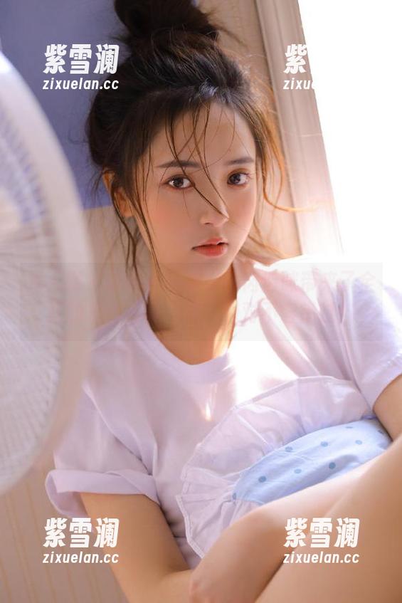秀人网 - 美图更新啦！小肉肉咪带来了全新的灰丝写真作品，绝对不容错过！