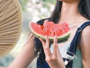 秀人网 – 精彩不断，小薯条nienie油亮作品及福利为你呈现视觉盛宴