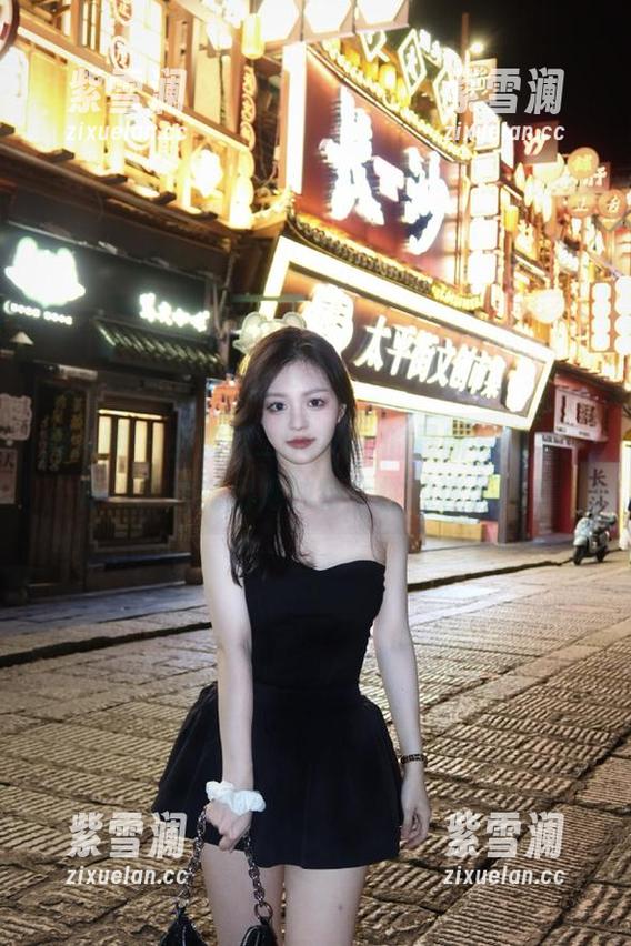 秀人网-小蛮妖_honey 秀人网 - 小蛮妖_honey的最新写真集:体操服衬托出她独特个性的迷人风采