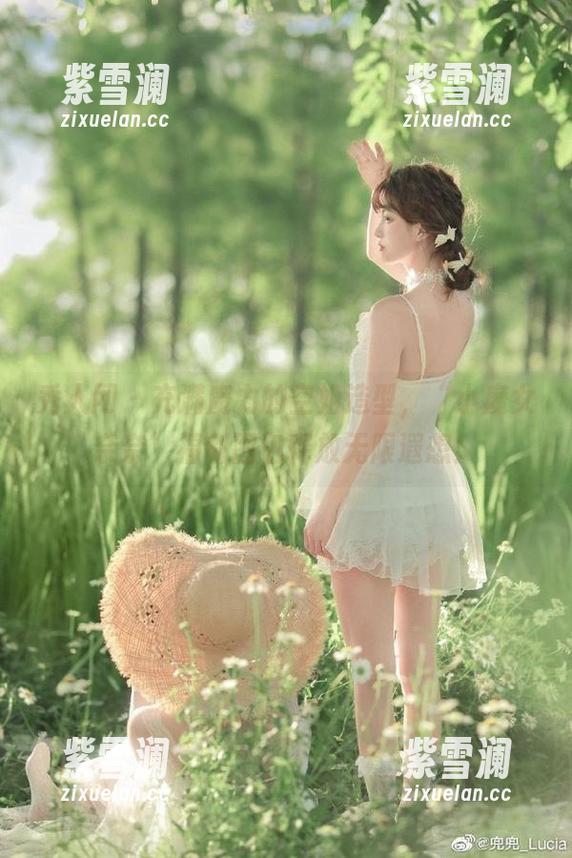 秀人网-小魔女奈奈 秀人网 - 充满魔力的空姐造型,“小魔女奈奈”福利图包释放无限遐想!