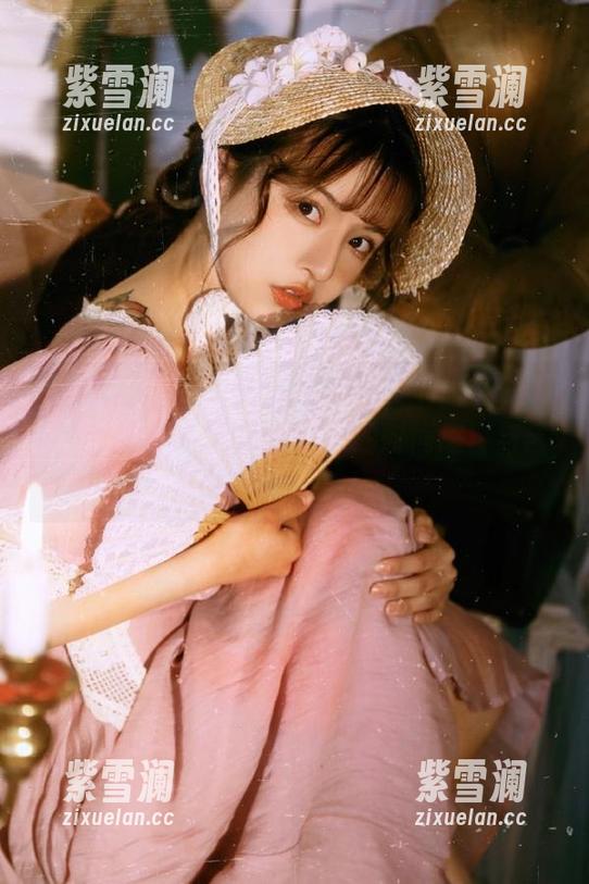 秀人网-拍黄瓜girl 秀人网 - 一场视觉盛宴:拍黄瓜girl的绝美套装美图,展现她独特的时尚态度与艺术气息