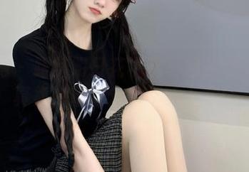 秀人网 – 跟随明日花桃桃一起探索运动写真集，精彩分享不断上演！
