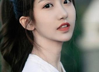 秀人网 – 林文文比基尼写真，图库中的她用幽默自嘲回应热辣身材的期待