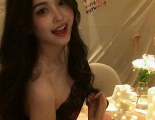 秀人网 – 每一瞬间都值得珍藏，观看梦娜Vanessa圣诞写真原图，感受浓浓节日氛围！
