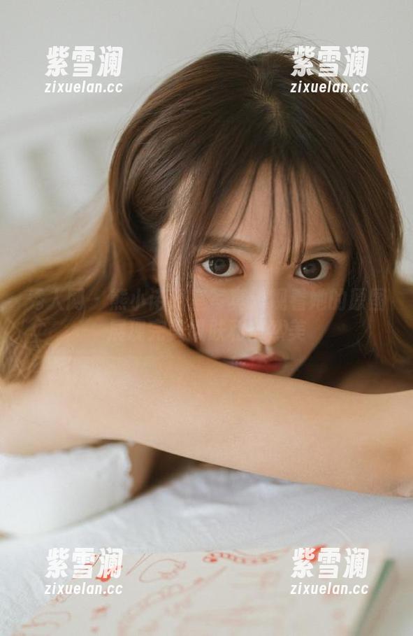秀人网 - 熊小诺浴室写真：观看她的原图展现完美肌肤和自然美