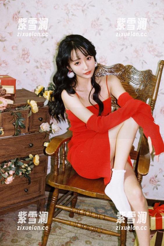 秀人网 - 关注芈琳娜的美腿写真，高清原图完美结合迷人套图
