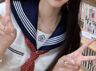 秀人网 – 言沫带你飞：高挑苗条丝足私拍图包，探索视觉与心灵的双重享受！