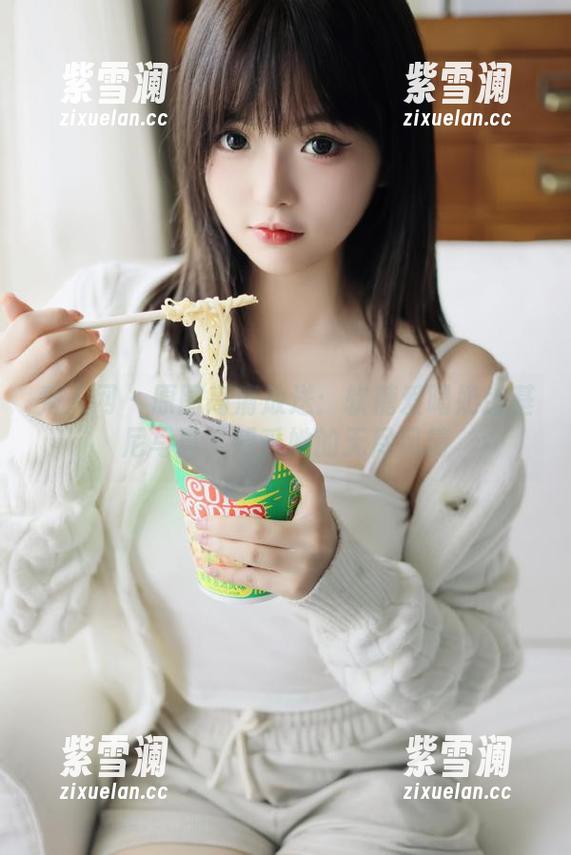 秀人网-软糖爱喝奶 秀人网 - 原图高清放送:软糖爱喝奶比基尼写真,感受她的无尽风情