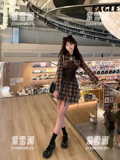 秀人网 - 软软艺术连衣裙作品精选：每件服饰都如梦境般幻化，让生活瞬间变得璀璨夺目