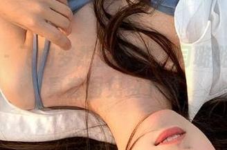秀人网 – 飞向梦想的天空：闫璐璐空姐写真套图免费下载