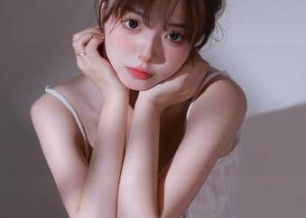 秀人网 – 找寻灵感？来看看阿汁在线发布的海边写真作品，透过镜头感受海的无限魅力！